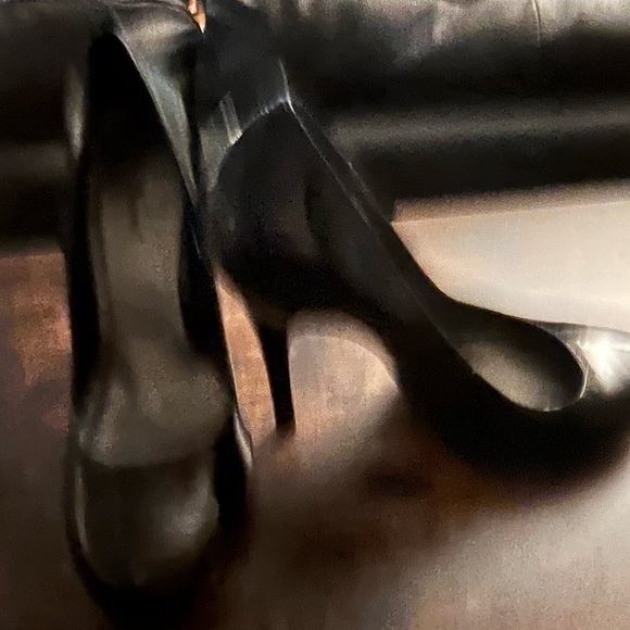 Ladies black patent high heel shoes - Picture 2 of 3